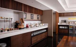 Отель JW Marriott Bucharest Grand Hotel Бухарест Семейный люкс с 2 спальнями и доступом в представительский лаундж-2