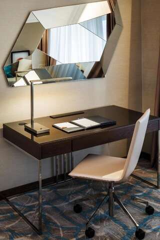 Отель JW Marriott Bucharest Grand Hotel Бухарест Номер Делюкс с 1 кроватью размера "king-size"-1