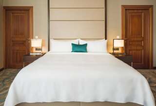 Отель JW Marriott Bucharest Grand Hotel Бухарест Президентский люкс с правом посещения представительского лаунджа-5