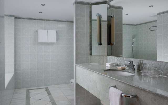 Отель JW Marriott Bucharest Grand Hotel Бухарест-17